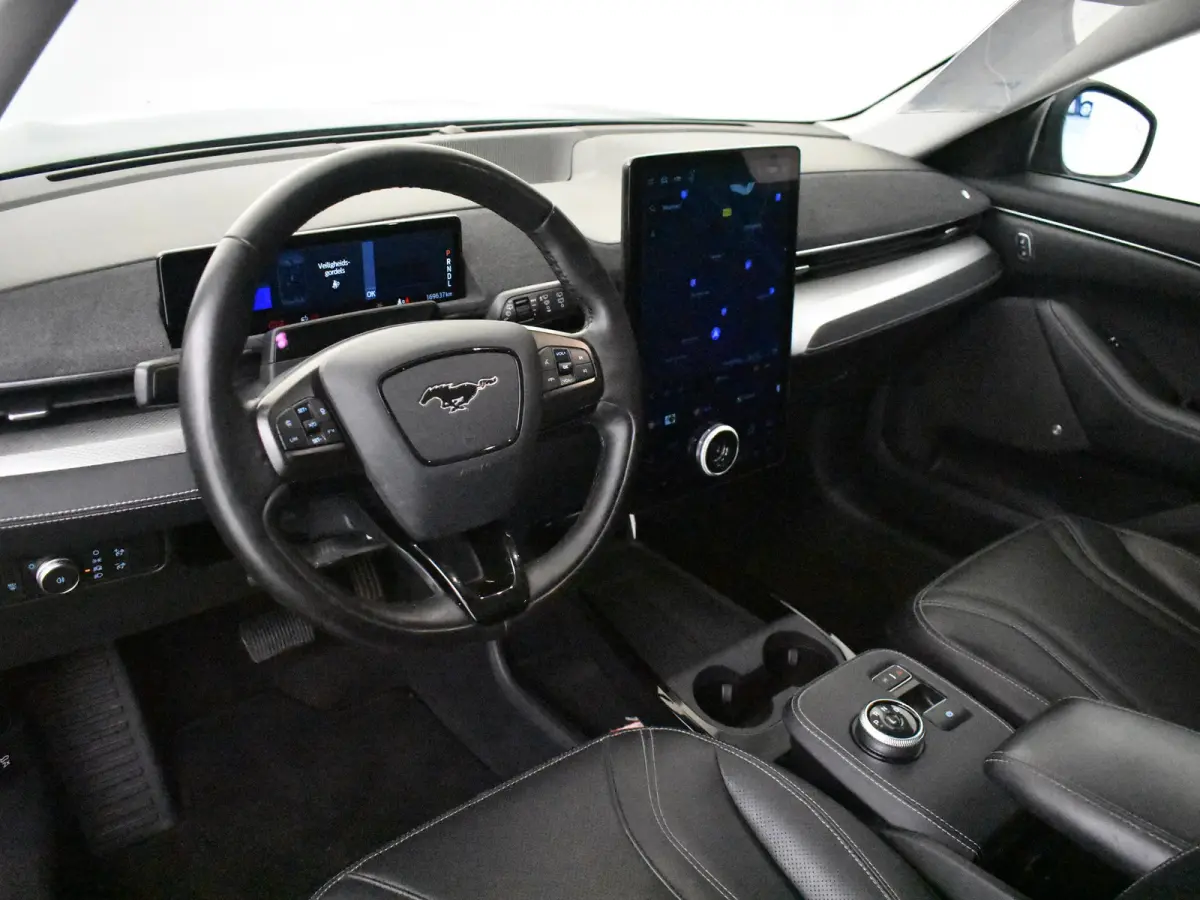 Extended RWD 98 kWh | 360gr Camera | SOH 93% l Glazen pano-dak | Stoel/stuurverw | Navi | Elektr stoel met memory | Keyless | Parkeer assistent | DAB | LED | 18"LMV