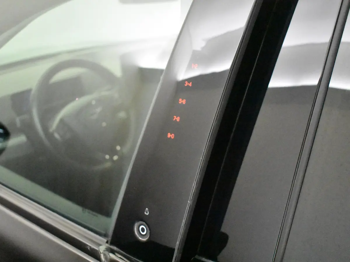 Extended RWD 98 kWh | 360gr Camera | SOH 93% l Glazen pano-dak | Stoel/stuurverw | Navi | Elektr stoel met memory | Keyless | Parkeer assistent | DAB | LED | 18"LMV