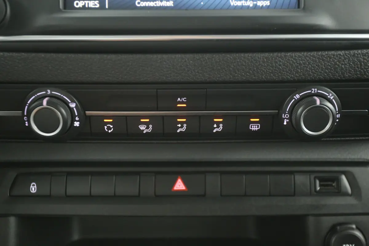 Worker Extra Range 75 kWh L3H1 | DC | Snelladen | SOH 91% | 6 Zits | Airco | Cruise | Camera | 2xSchuifdeur | Carplay