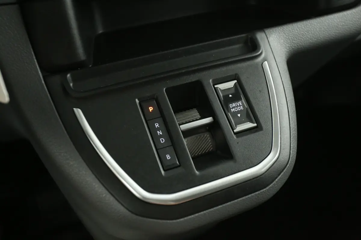 Toyota ProAce Electric Worker Extra Range 75 kWh L3H1 | DC | Snelladen | SOH 91% | 6 Zits | Airco | Cruise | Camera | 2xSchuifdeur | Carplay