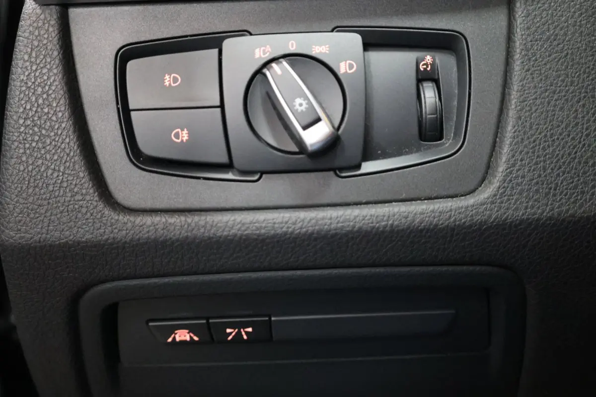 330i M Sport Edition Luxury/LED/PANO/HUD/LEER+S.VERWARMING/LMV/CRUISE/ECC/12 MND GARANTIE!