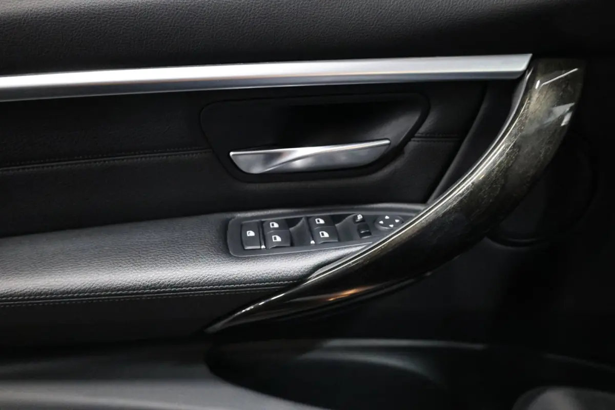 330i M Sport Edition Luxury/LED/PANO/HUD/LEER+S.VERWARMING/LMV/CRUISE/ECC/12 MND GARANTIE!