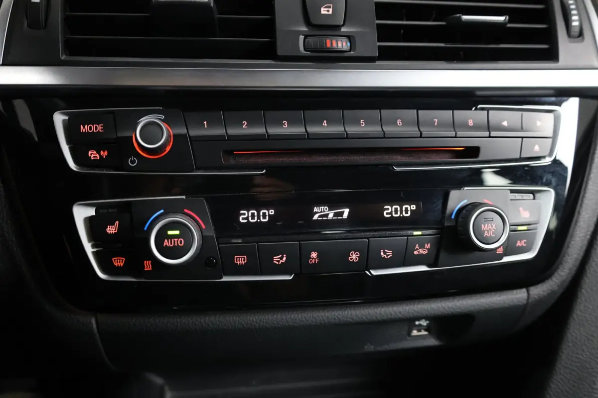 330i M Sport Edition Luxury/LED/PANO/HUD/LEER+S.VERWARMING/LMV/CRUISE/ECC/12 MND GARANTIE!