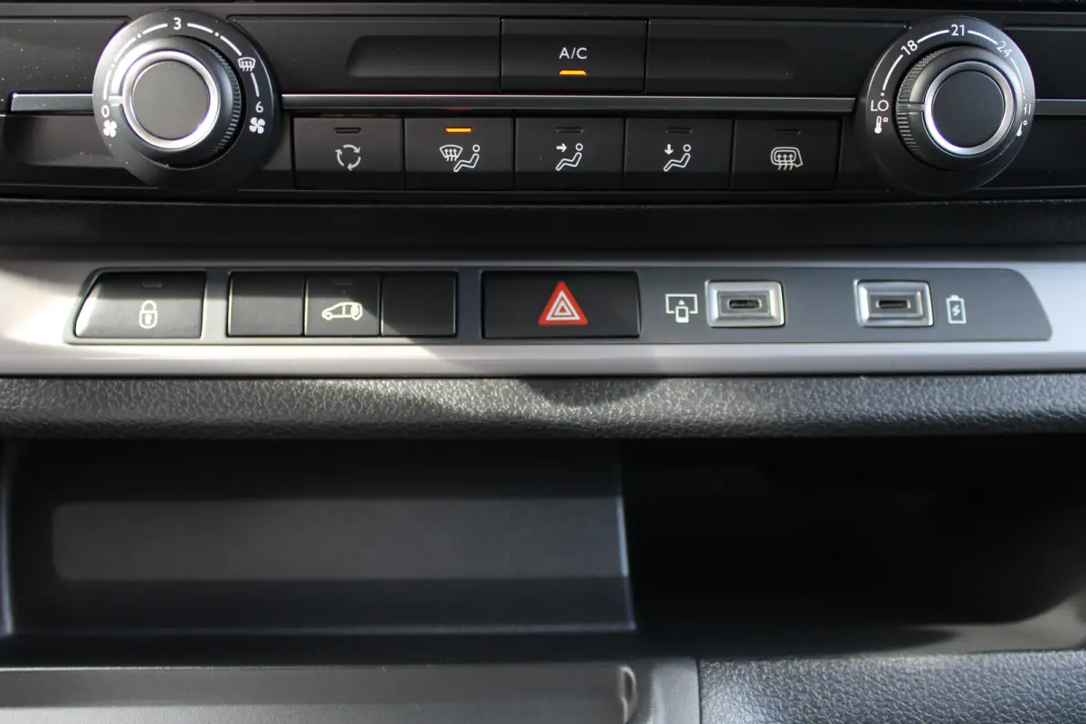 L3 75 kWh | 8 JAAR GARANTIE | CAMERA | NAVI | DRAADLOOS CARPLAY | COMFORT WAND |