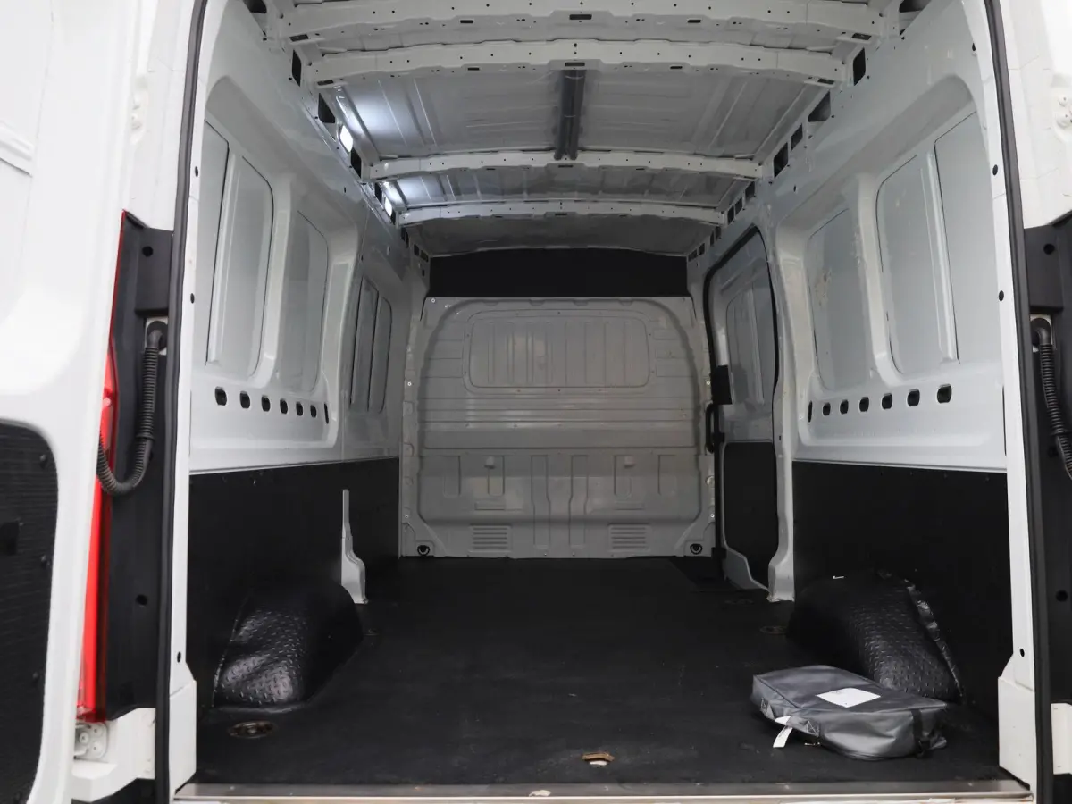 L3H3 Business 72 kWh | Airco | Stoelverwarming | Apple/Android Carplay | DAB+ | Multifunctioneel Stuurwiel | Cruise Control | Achteruitrijcamera | Parkeersensoren Voor + Achter |