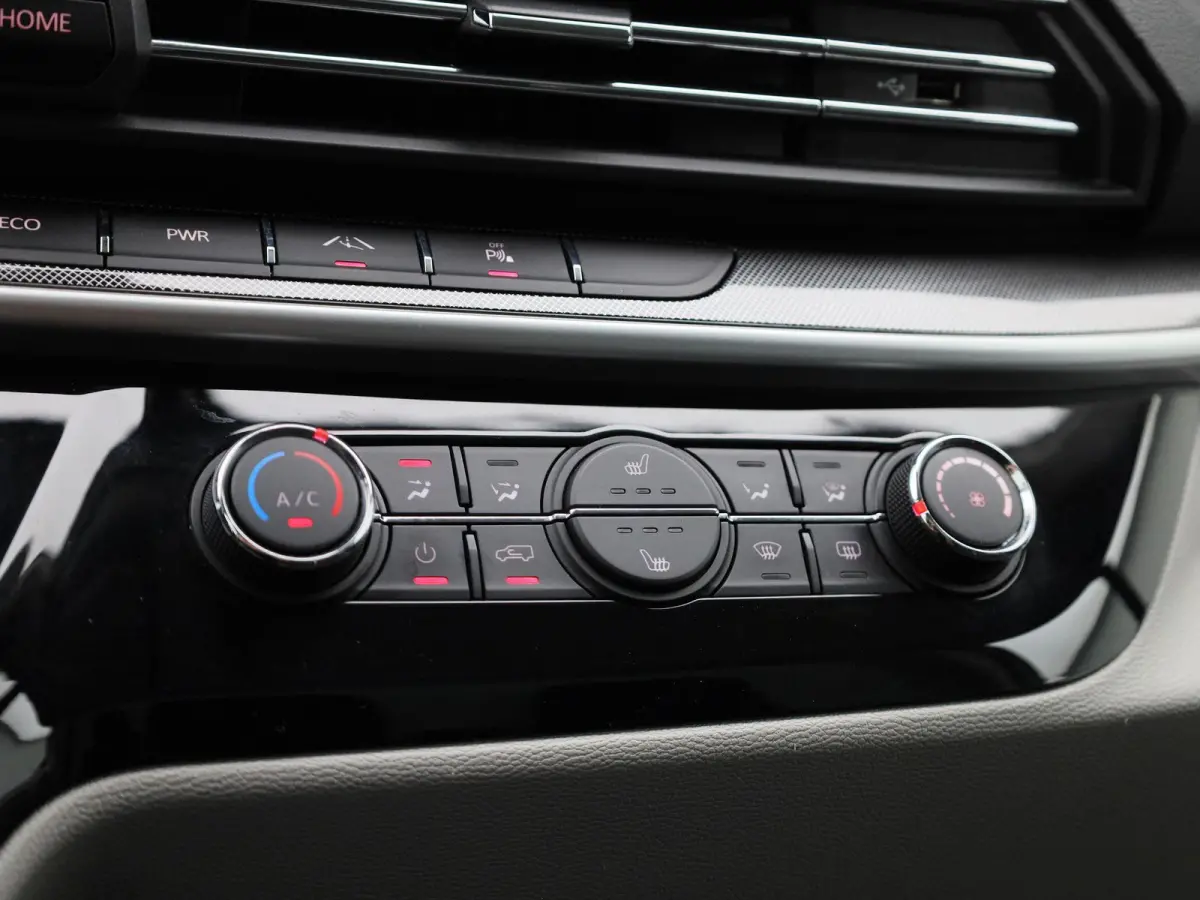 L3H3 Business 72 kWh | Airco | Stoelverwarming | Apple/Android Carplay | DAB+ | Multifunctioneel Stuurwiel | Cruise Control | Achteruitrijcamera | Parkeersensoren Voor + Achter |