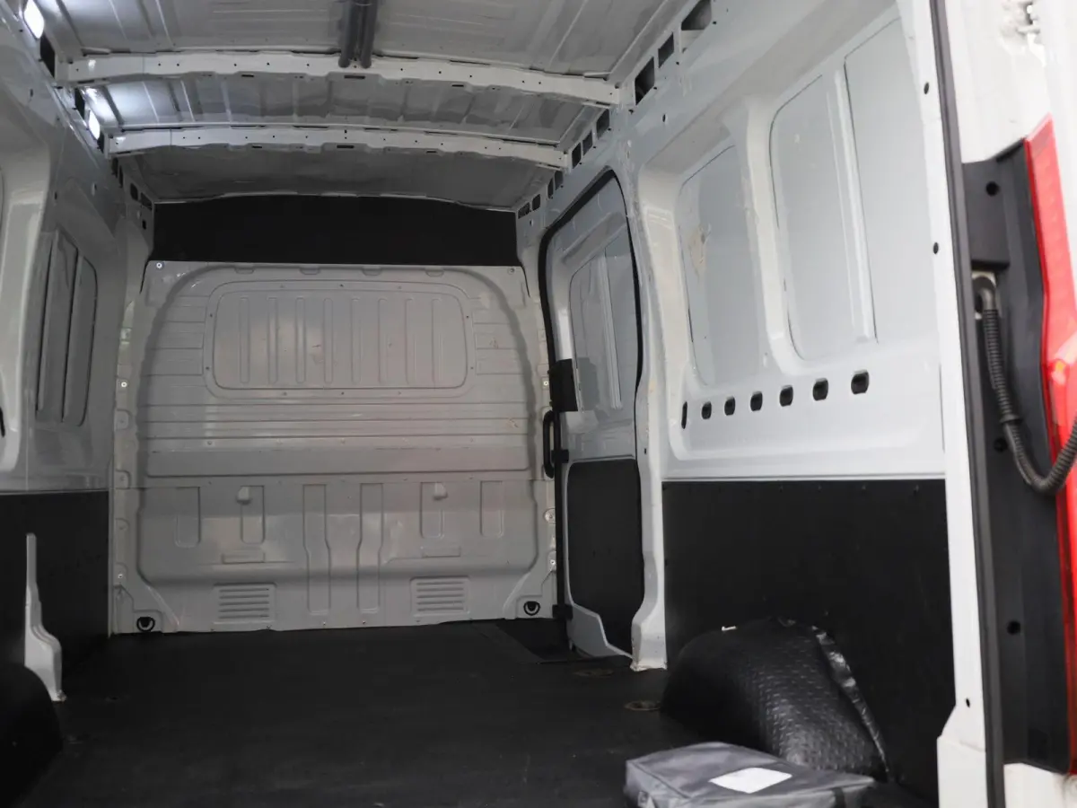 L3H3 Business 72 kWh | Airco | Stoelverwarming | Apple/Android Carplay | DAB+ | Multifunctioneel Stuurwiel | Cruise Control | Achteruitrijcamera | Parkeersensoren Voor + Achter |