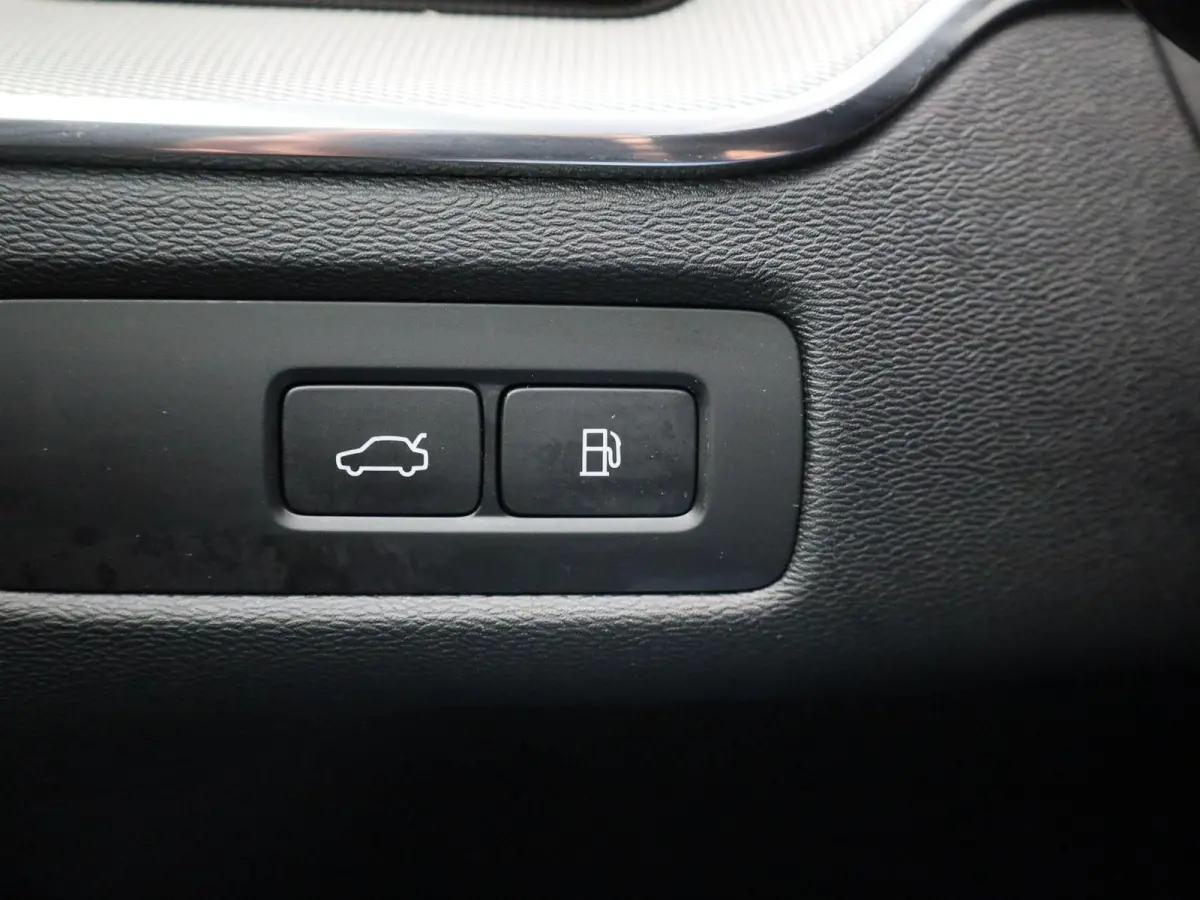 T6 PHEV 4x4 Core Aut. | Automaat | Apple Carplay / Android Auto | Panoramadak | Achteruitrijcamera | Parkeersensoren | Stoelverwarming |