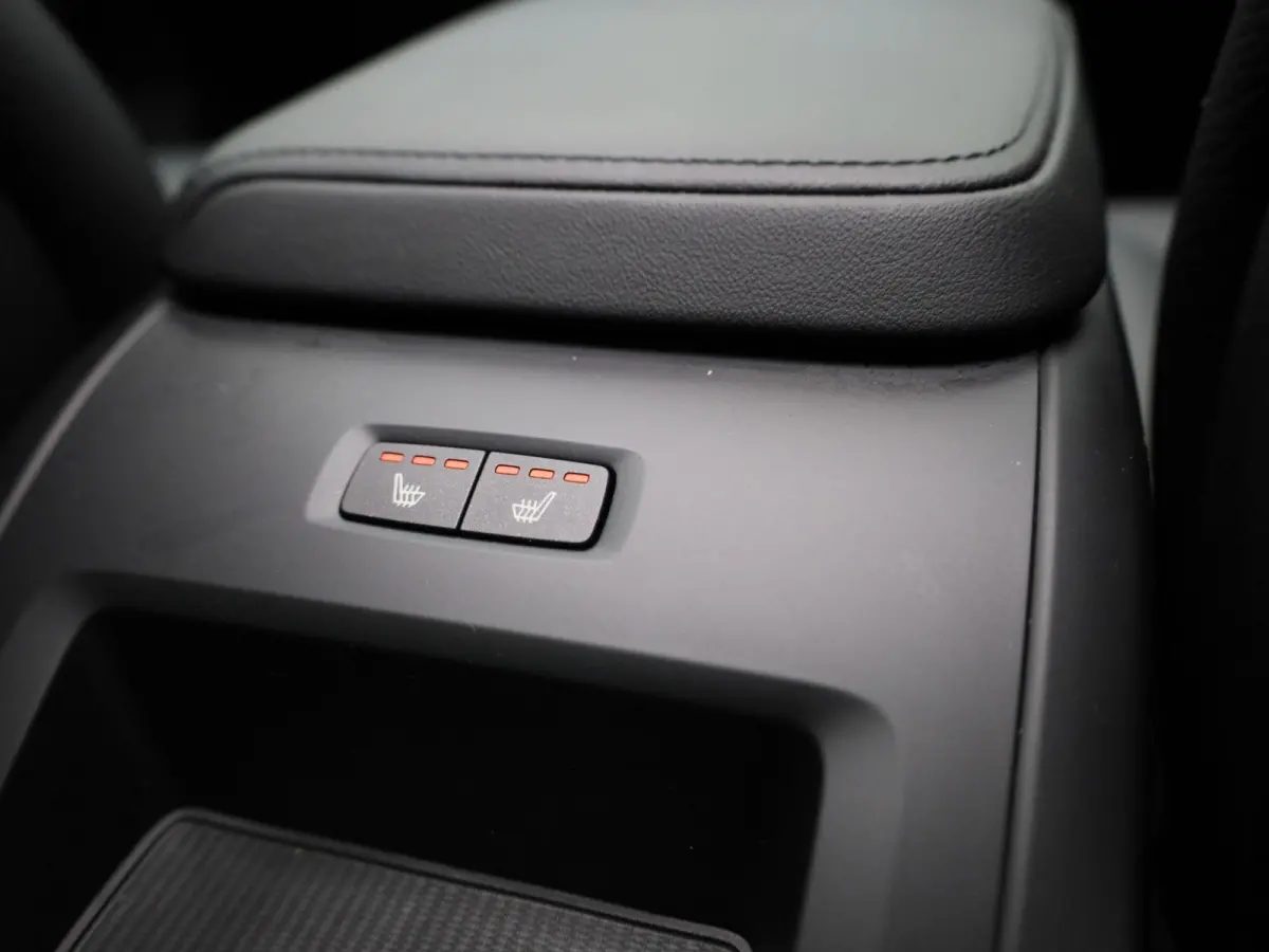 T6 PHEV 4x4 Core Aut. | Automaat | Apple Carplay / Android Auto | Panoramadak | Achteruitrijcamera | Parkeersensoren | Stoelverwarming |
