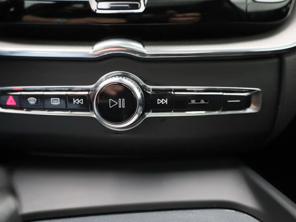 T6 PHEV 4x4 Core Aut. | Automaat | Apple Carplay / Android Auto | Panoramadak | Achteruitrijcamera | Parkeersensoren | Stoelverwarming |