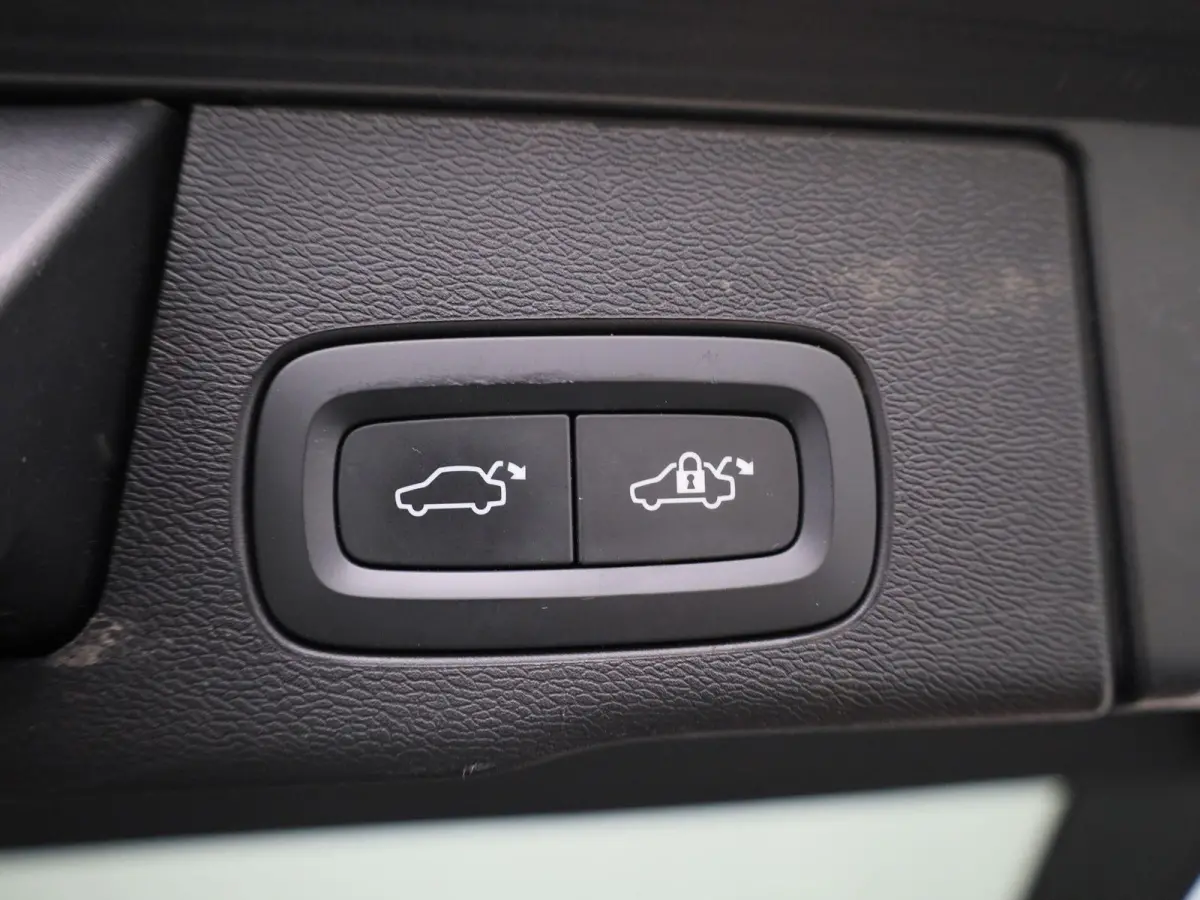 T6 PHEV 4x4 Core Aut. | Automaat | Apple Carplay / Android Auto | Panoramadak | Achteruitrijcamera | Parkeersensoren | Stoelverwarming |