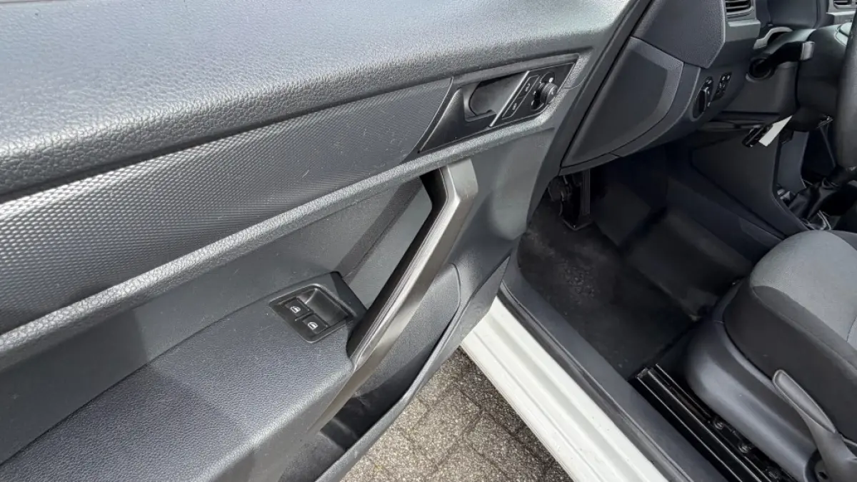 2.0 TDI 55KW 75PK EURO 6 NAVIGATIE/ AIRCO/ SCHUIFDEUR/ 100% DEALERONDERHOUDEN