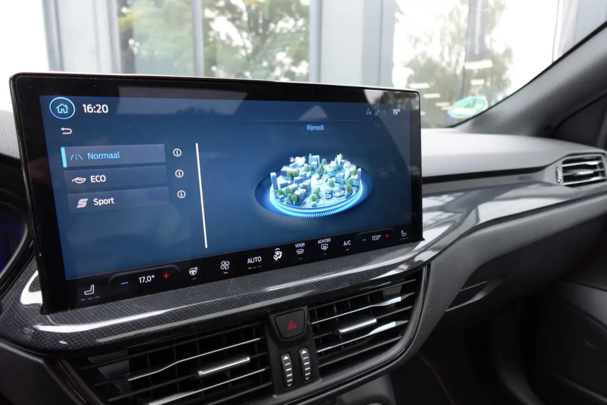 1.0 EcoBoost Hybrid ST Line PANO KEYLESS B&O
