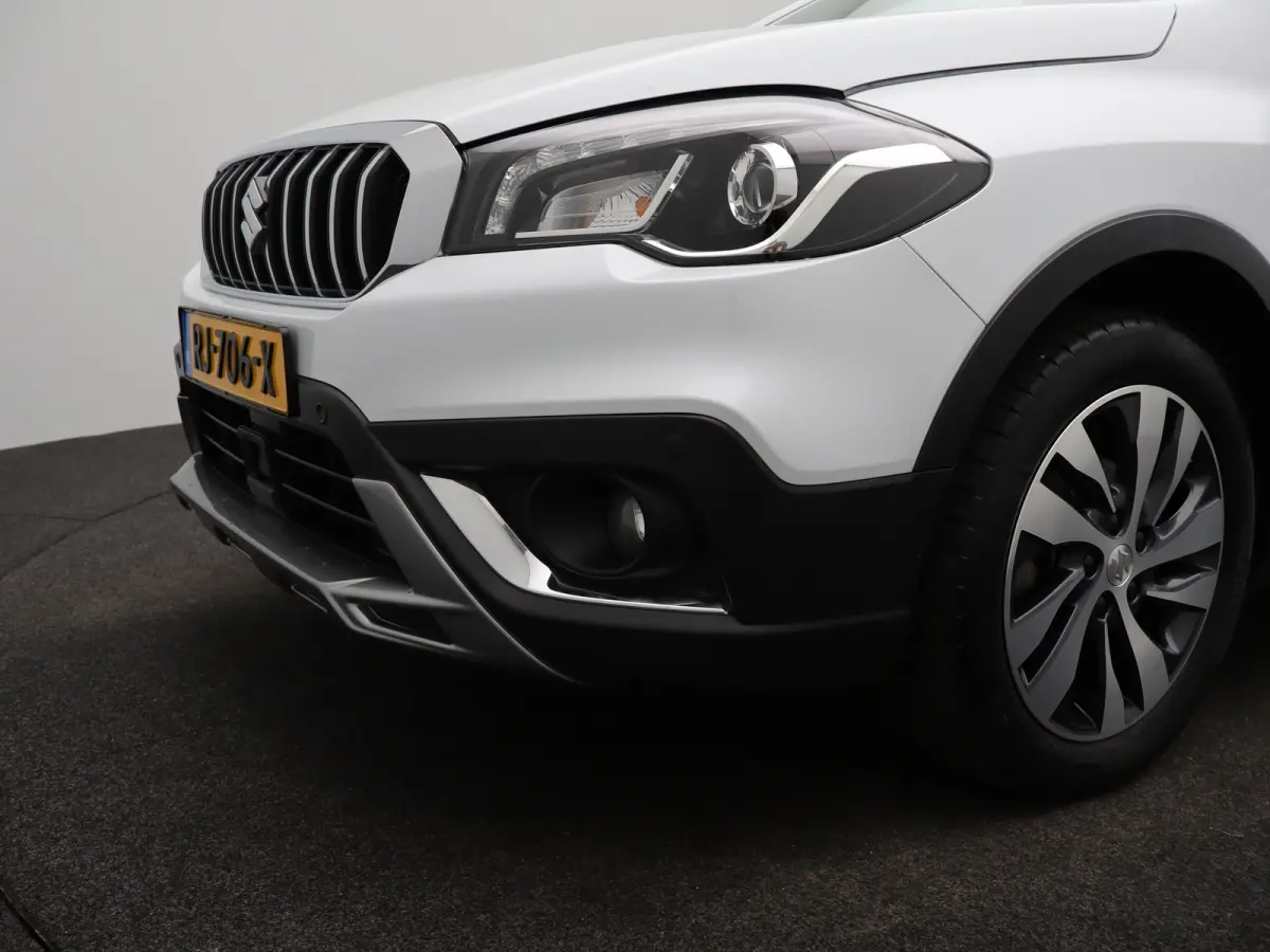 1.4 Boosterjet High Executive Stoelverwarming | Apple Carplay/Android Auto | Adaptieve Cruise Control | Navigatie | Camera | Parkeensenoren Voor en Achter