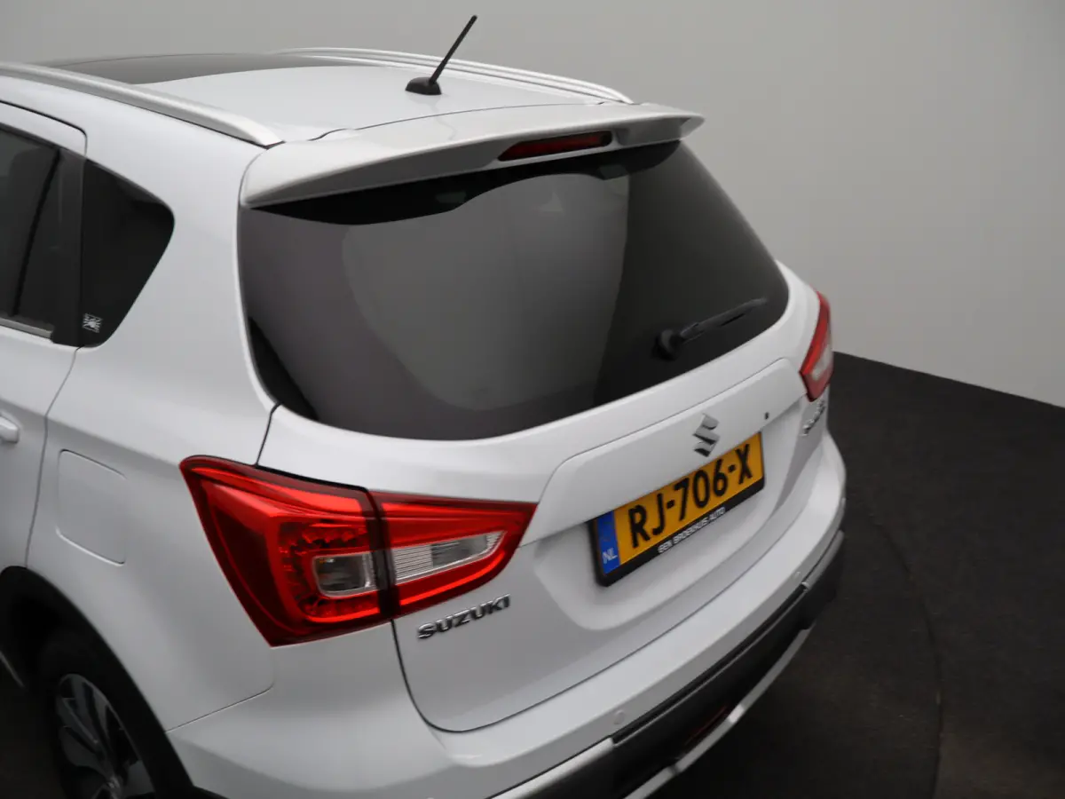 1.4 Boosterjet High Executive Stoelverwarming | Apple Carplay/Android Auto | Adaptieve Cruise Control | Navigatie | Camera | Parkeensenoren Voor en Achter