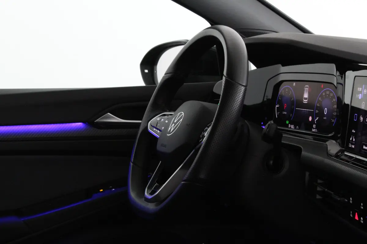 1.5 eTSI R-Line Business > Trekhaak/IQ.Light/Camera/Winterpakket