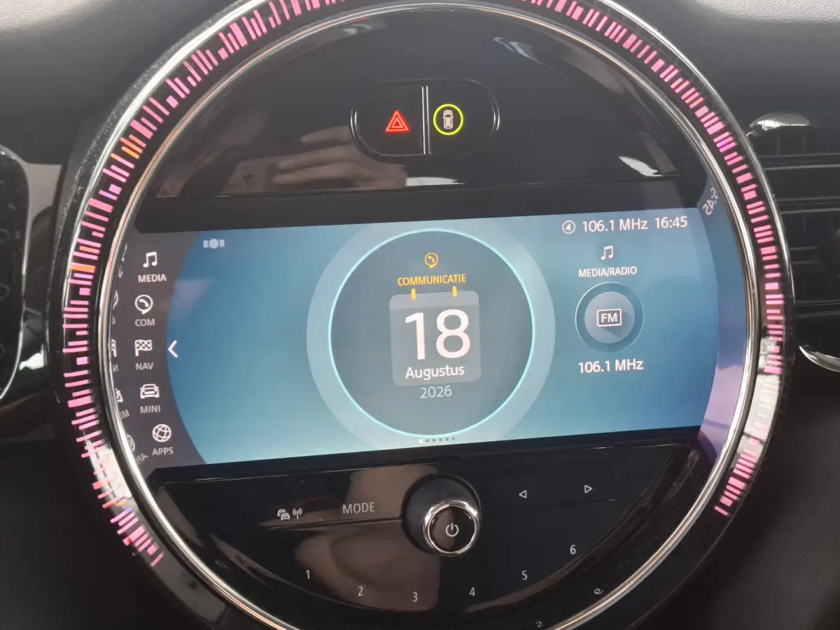 1.5 Cooper John Cooper Works | Navigatie | LMV 18" | Voorstoelen Verwarmd | Cruise Control Adaptief | Achteruitrijcamera | Airco Climate control |