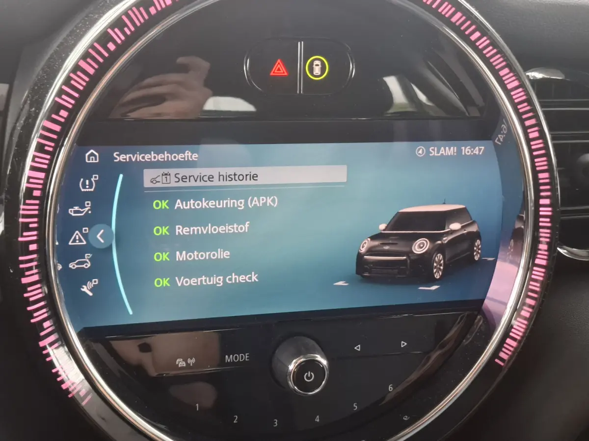1.5 Cooper John Cooper Works | Navigatie | LMV 18" | Voorstoelen Verwarmd | Cruise Control Adaptief | Achteruitrijcamera | Airco Climate control |