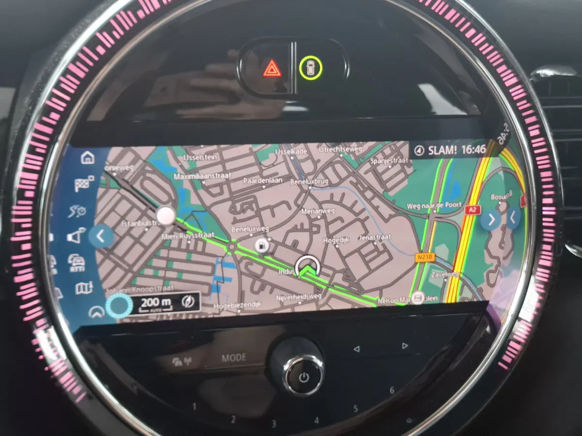 1.5 Cooper John Cooper Works | Navigatie | LMV 18" | Voorstoelen Verwarmd | Cruise Control Adaptief | Achteruitrijcamera | Airco Climate control |
