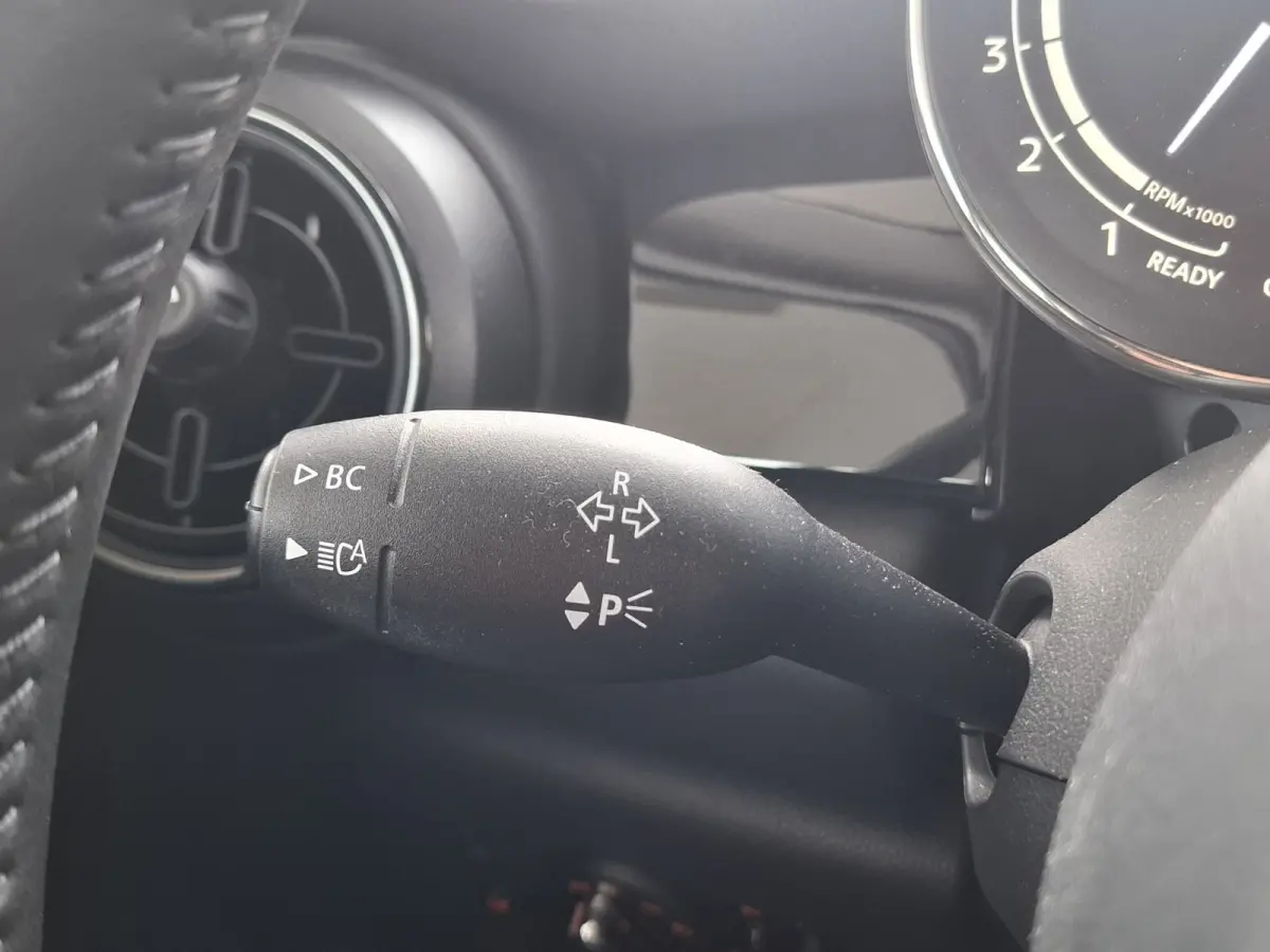 1.5 Cooper John Cooper Works | Navigatie | LMV 18" | Voorstoelen Verwarmd | Cruise Control Adaptief | Achteruitrijcamera | Airco Climate control |
