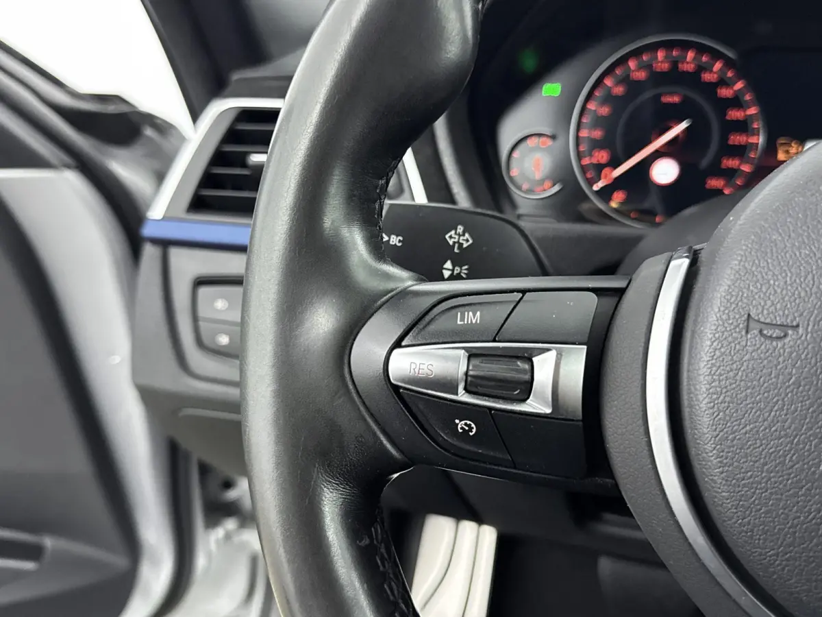 318i M Sport Edition | Cruise Control | Stoelverwarming | Climate Control | Lederen bekleding |