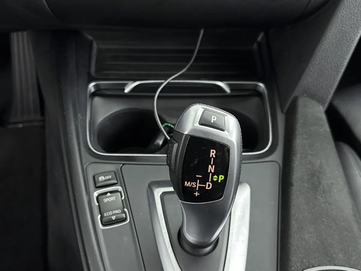 318i M Sport Edition | Cruise Control | Stoelverwarming | Climate Control | Lederen bekleding |