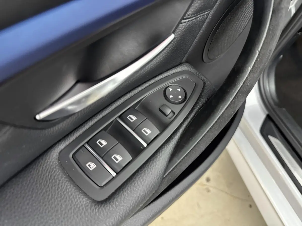 318i M Sport Edition | Cruise Control | Stoelverwarming | Climate Control | Lederen bekleding |