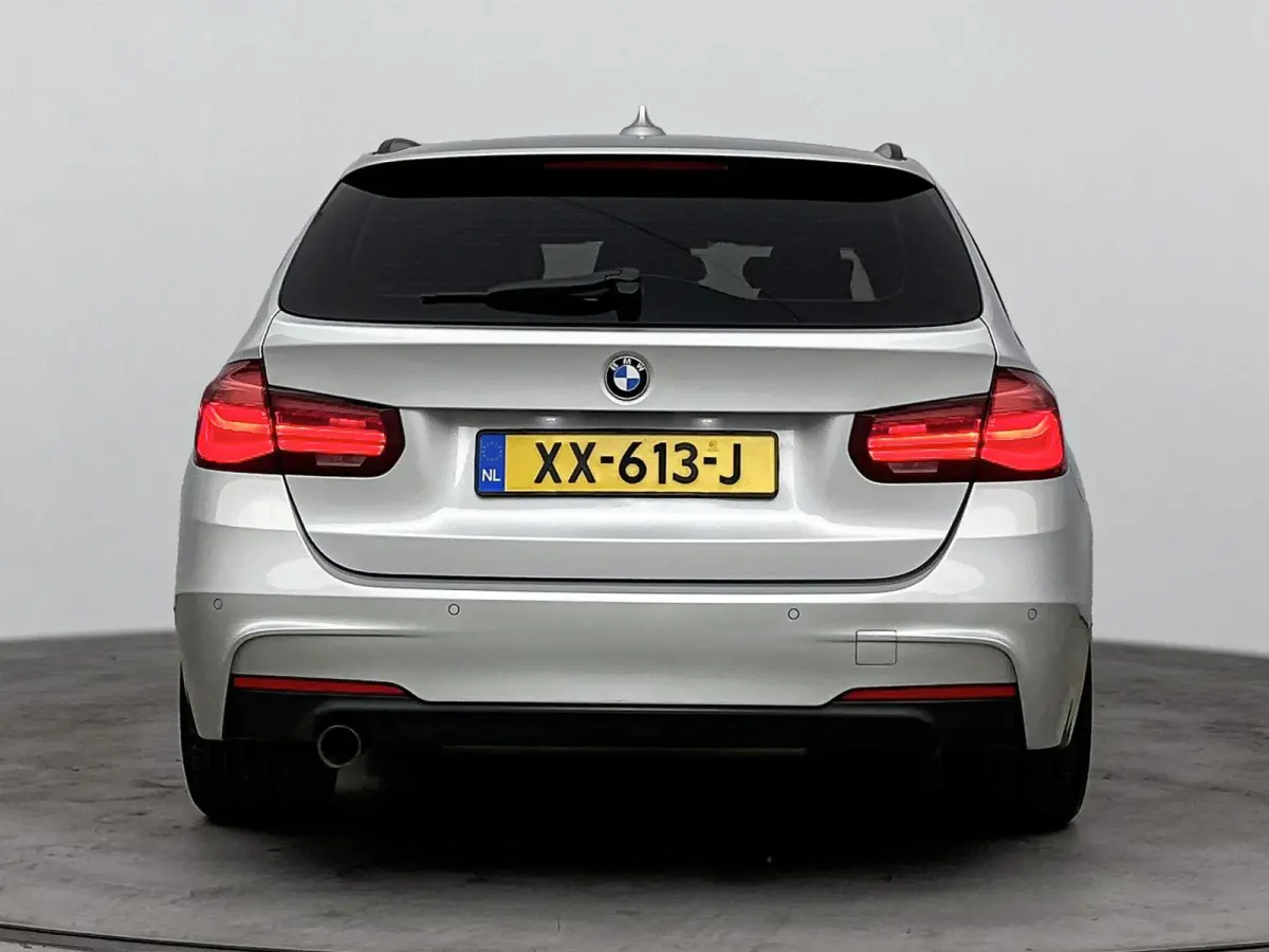 318i M Sport Edition | Cruise Control | Stoelverwarming | Climate Control | Lederen bekleding |