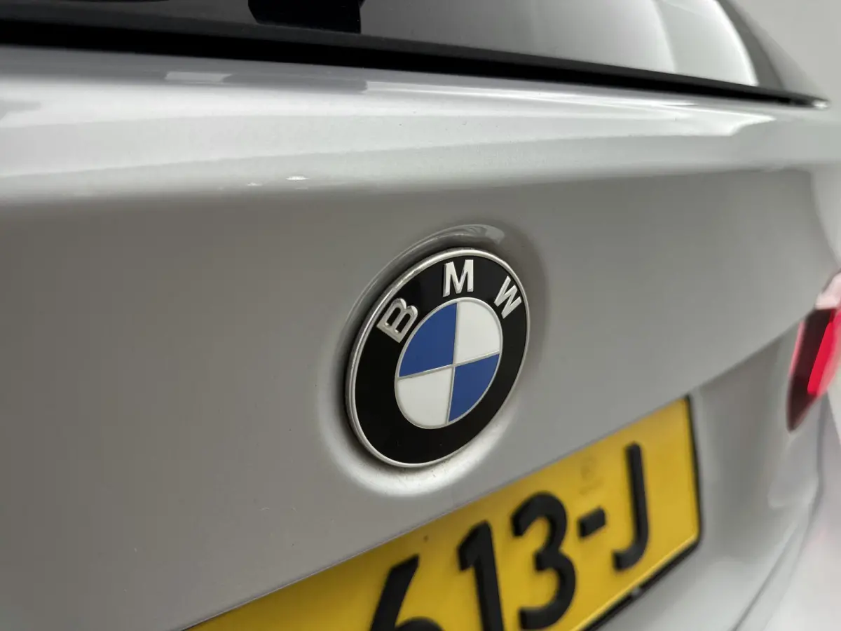 318i M Sport Edition | Cruise Control | Stoelverwarming | Climate Control | Lederen bekleding |