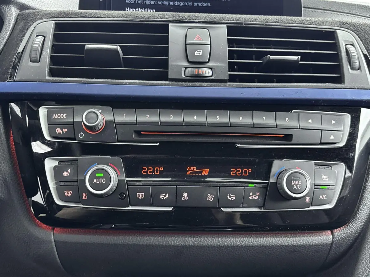 318i M Sport Edition | Cruise Control | Stoelverwarming | Climate Control | Lederen bekleding |