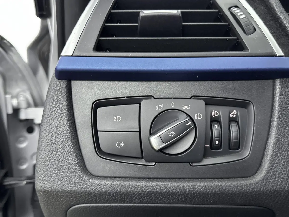 318i M Sport Edition | Cruise Control | Stoelverwarming | Climate Control | Lederen bekleding |
