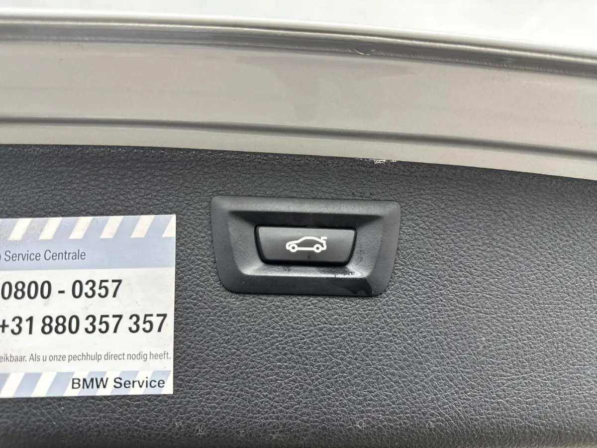 318i M Sport Edition | Cruise Control | Stoelverwarming | Climate Control | Lederen bekleding |