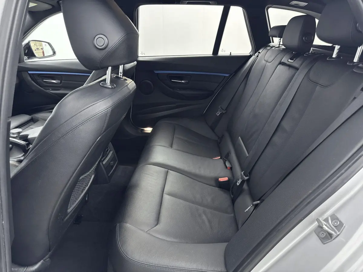 318i M Sport Edition | Cruise Control | Stoelverwarming | Climate Control | Lederen bekleding |