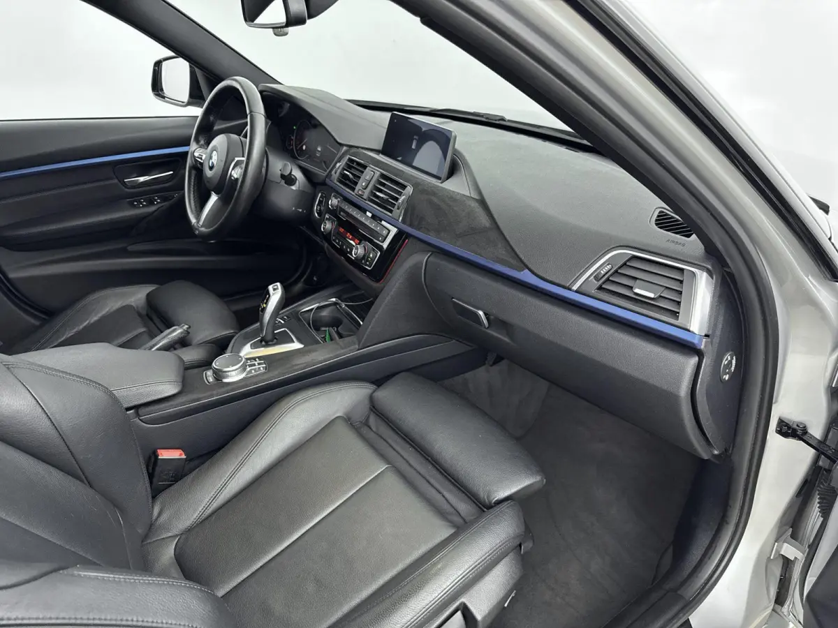 318i M Sport Edition | Cruise Control | Stoelverwarming | Climate Control | Lederen bekleding |