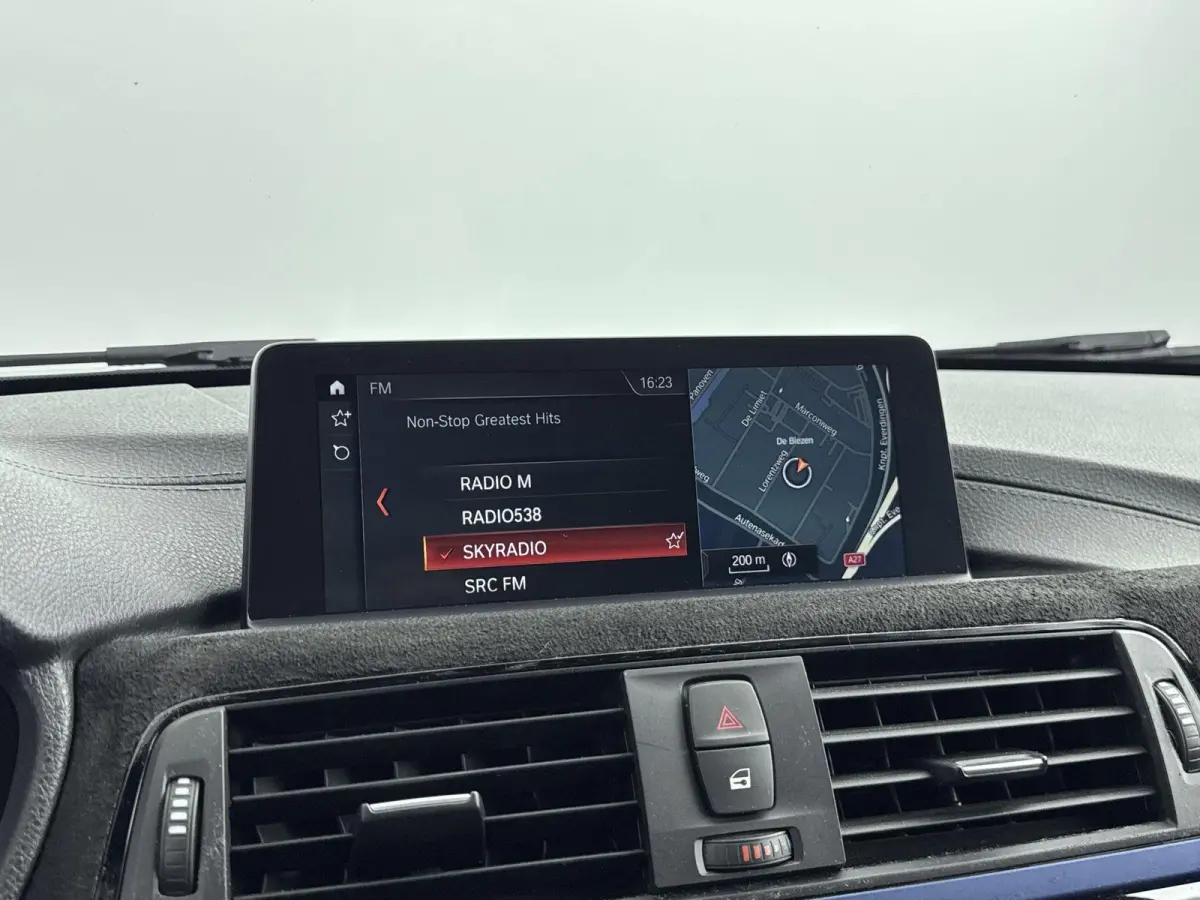 318i M Sport Edition | Cruise Control | Stoelverwarming | Climate Control | Lederen bekleding |