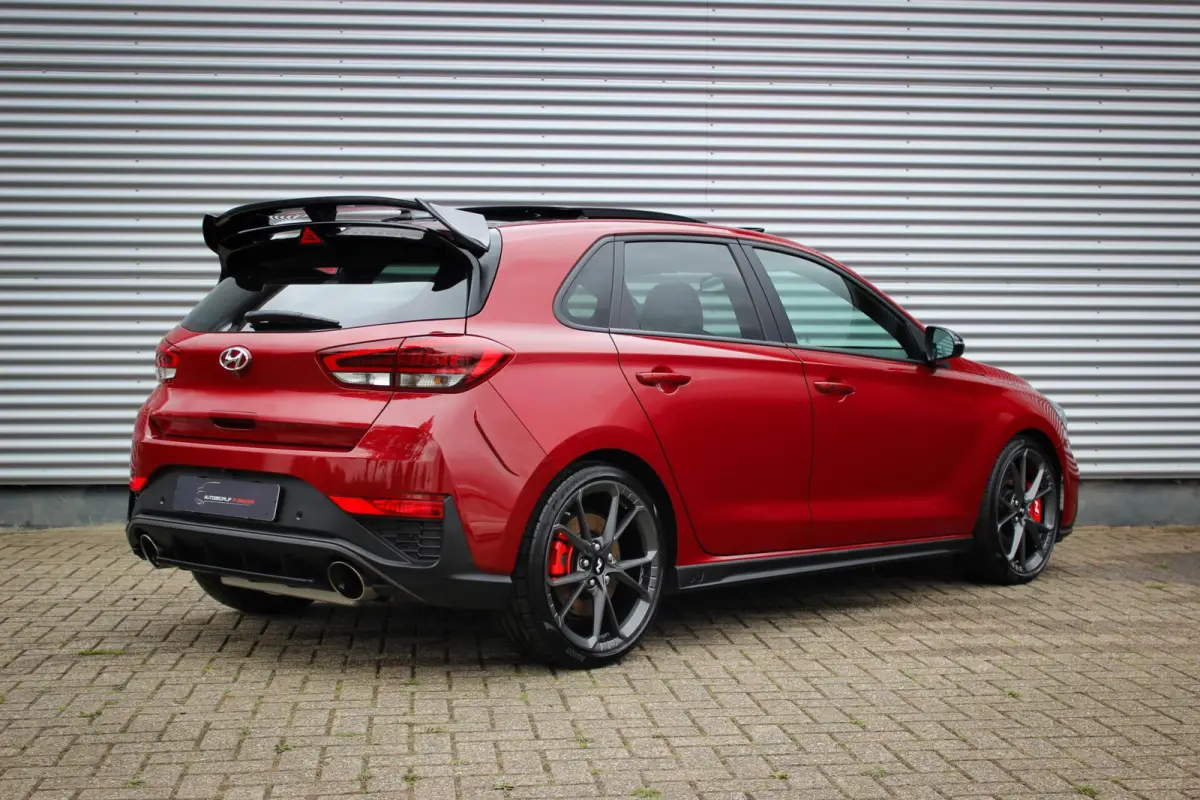2.0 N Performance // Panoramadak | Memory | Carbon Spoiler | Pipercross Intake | Camera | Handgeschakeld | Inclusief garantie