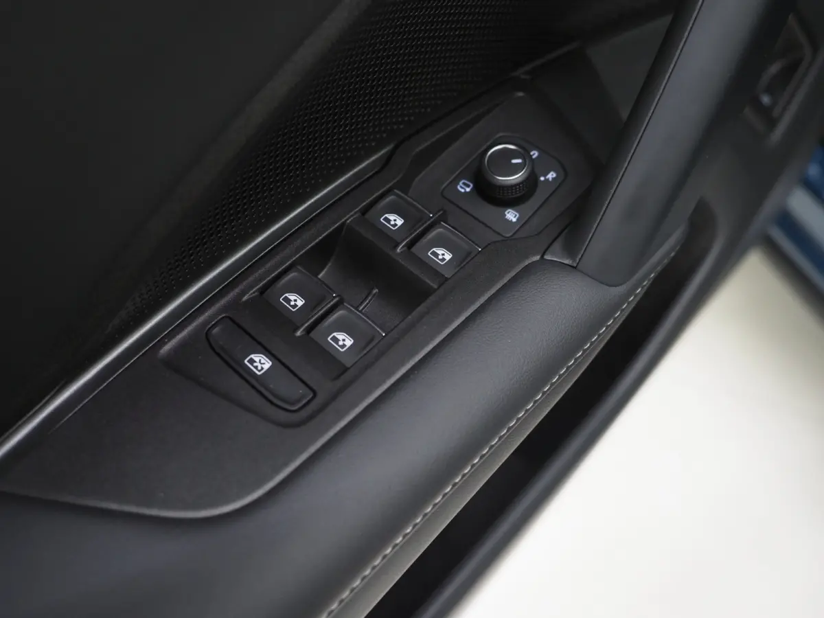 1.5 eHybrid Elegance 272PK | Leder/Alcantara | Trekhaak | Massage | 360 | Sfeerlicht | Adaptive Cruise | Matrix