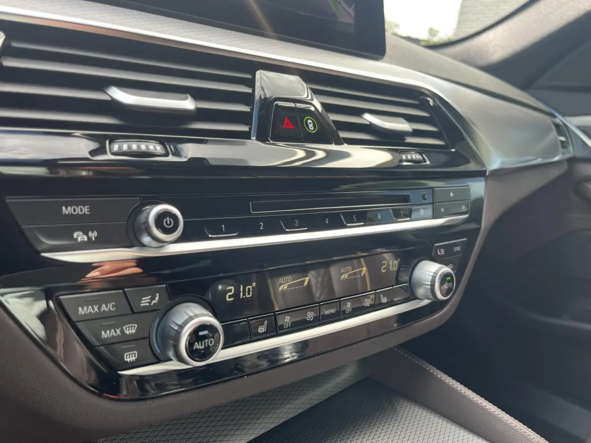 520i M-SPORT NL AUTO NAPPA+MEMORY+19INCH NL AUTO