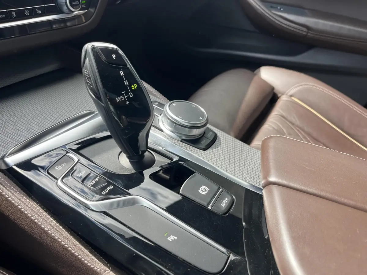 520i M-SPORT NL AUTO NAPPA+MEMORY+19INCH NL AUTO