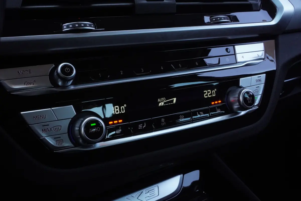 XDrive30e Business Edition Sport Plus+Led+Leder+Parking-Pack+Adaptief-Cruise+Elek-Klep+navigatie+NIEUWE BANDEN