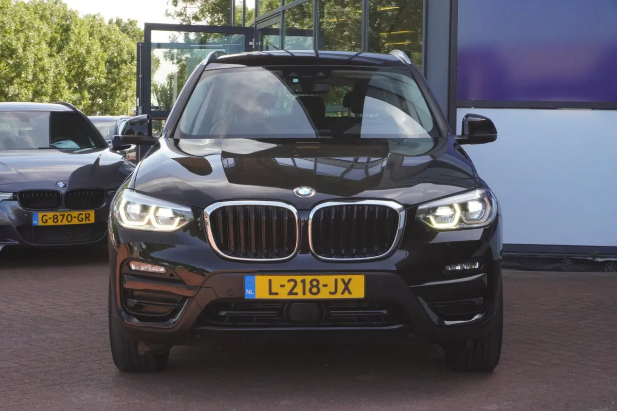 XDrive30e Business Edition Sport Plus+Led+Leder+Parking-Pack+Adaptief-Cruise+Elek-Klep+navigatie+NIEUWE BANDEN