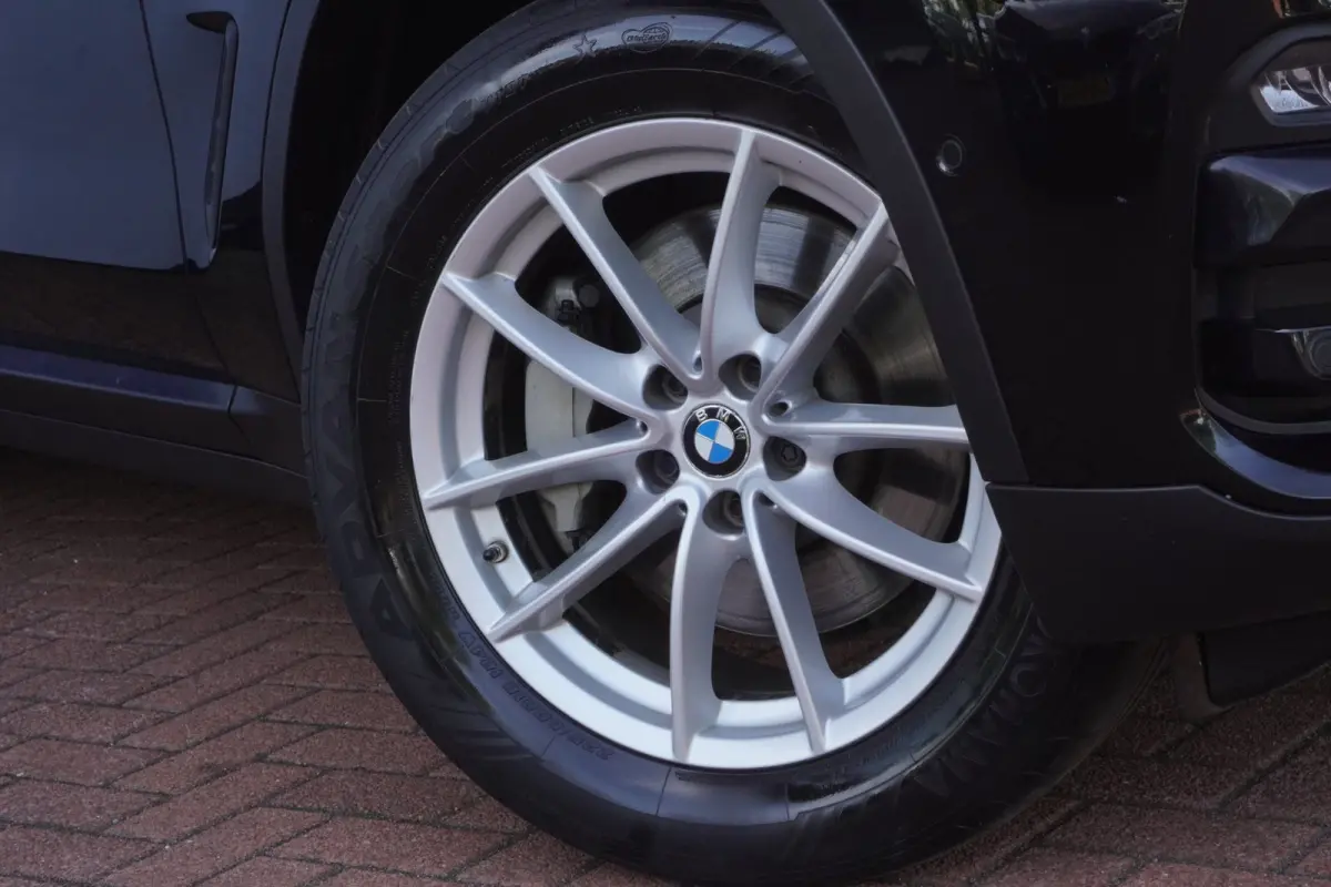 XDrive30e Business Edition Sport Plus+Led+Leder+Parking-Pack+Adaptief-Cruise+Elek-Klep+navigatie+NIEUWE BANDEN