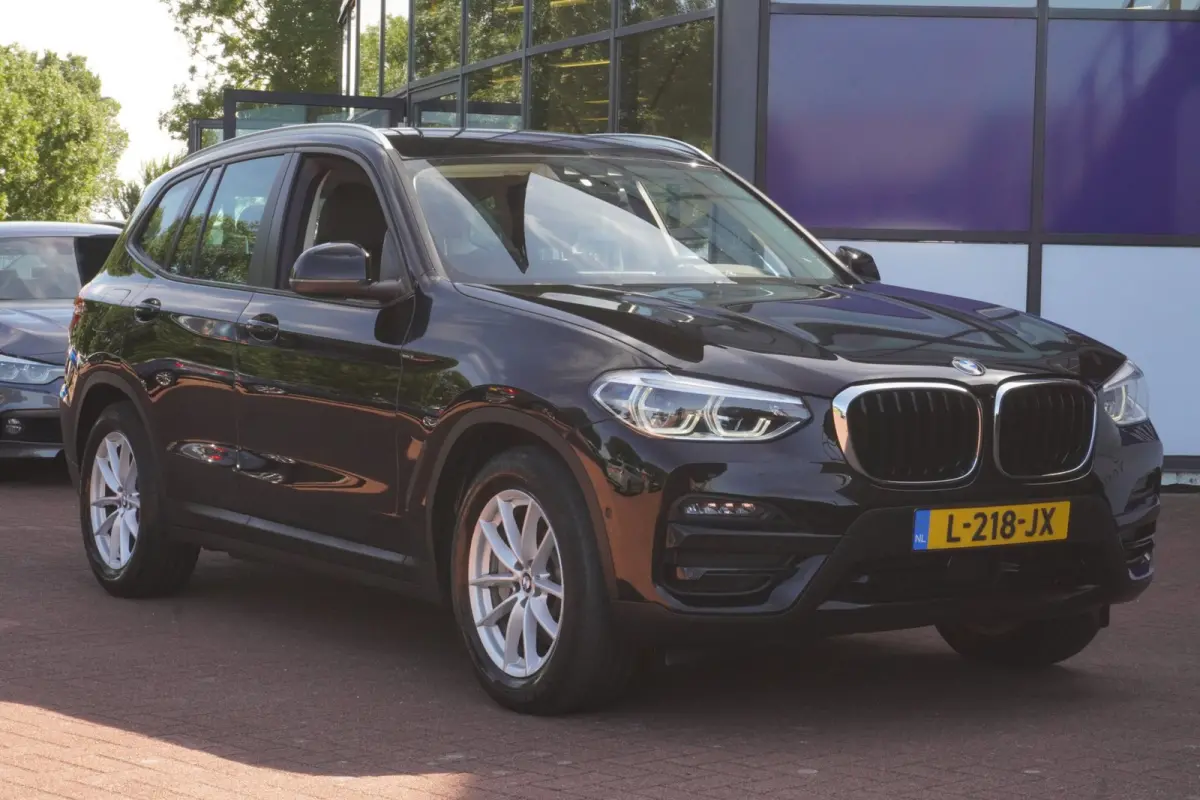 XDrive30e Business Edition Sport Plus+Led+Leder+Parking-Pack+Adaptief-Cruise+Elek-Klep+navigatie+NIEUWE BANDEN