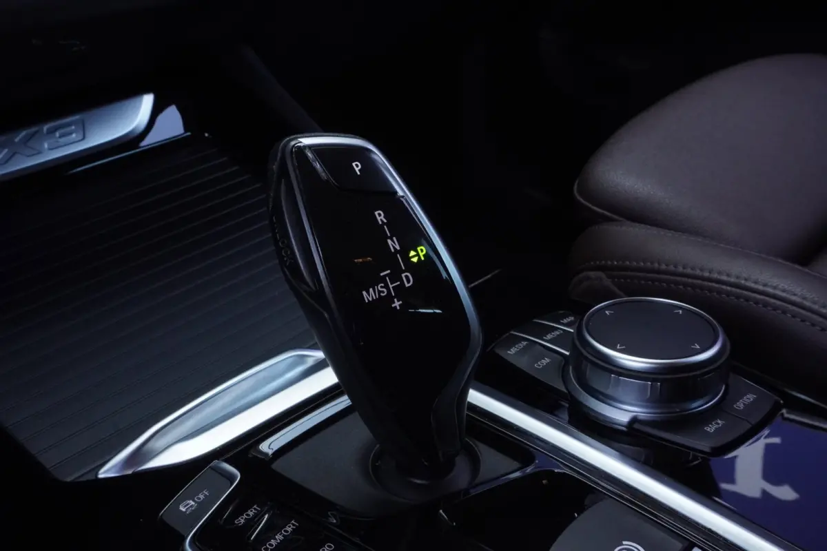 XDrive30e Business Edition Sport Plus+Led+Leder+Parking-Pack+Adaptief-Cruise+Elek-Klep+navigatie+NIEUWE BANDEN