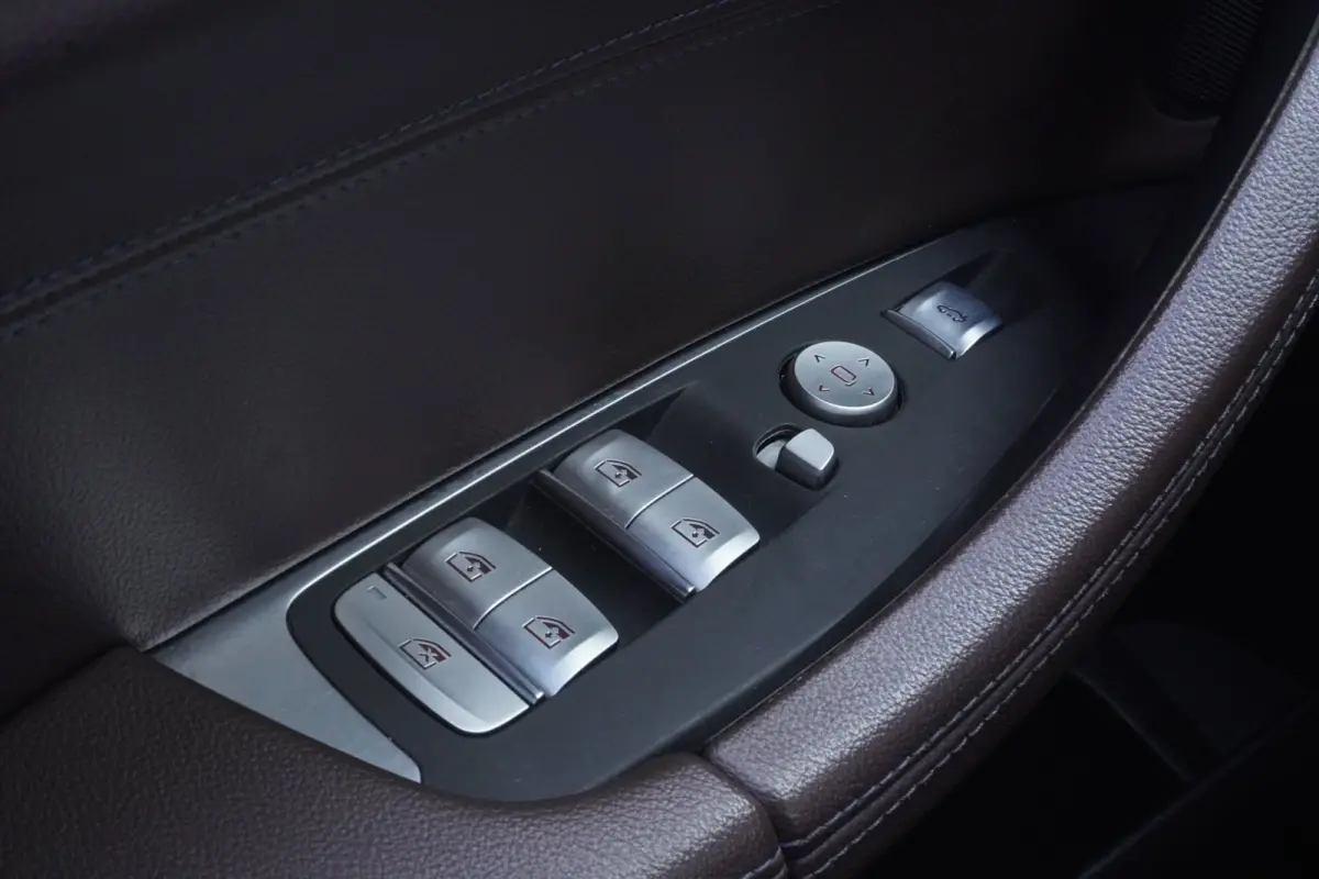 XDrive30e Business Edition Sport Plus+Led+Leder+Parking-Pack+Adaptief-Cruise+Elek-Klep+navigatie+NIEUWE BANDEN