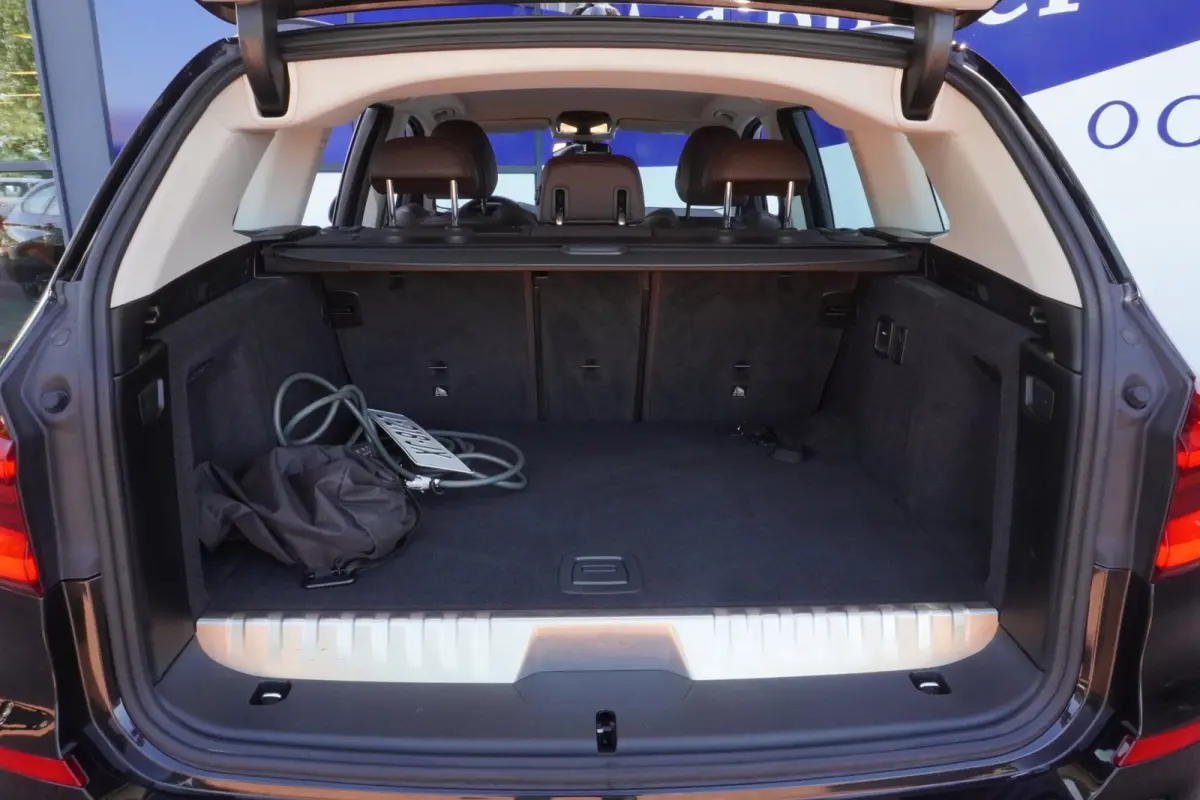 XDrive30e Business Edition Sport Plus+Led+Leder+Parking-Pack+Adaptief-Cruise+Elek-Klep+navigatie+NIEUWE BANDEN