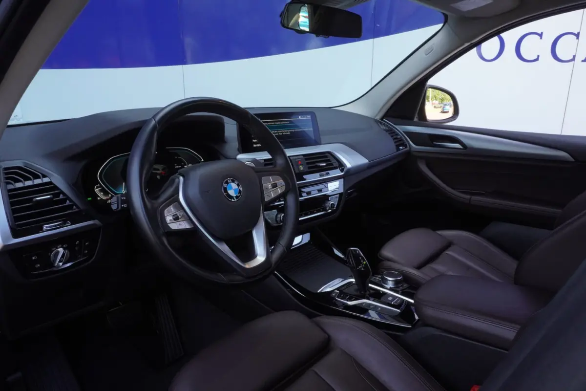 XDrive30e Business Edition Sport Plus+Led+Leder+Parking-Pack+Adaptief-Cruise+Elek-Klep+navigatie+NIEUWE BANDEN