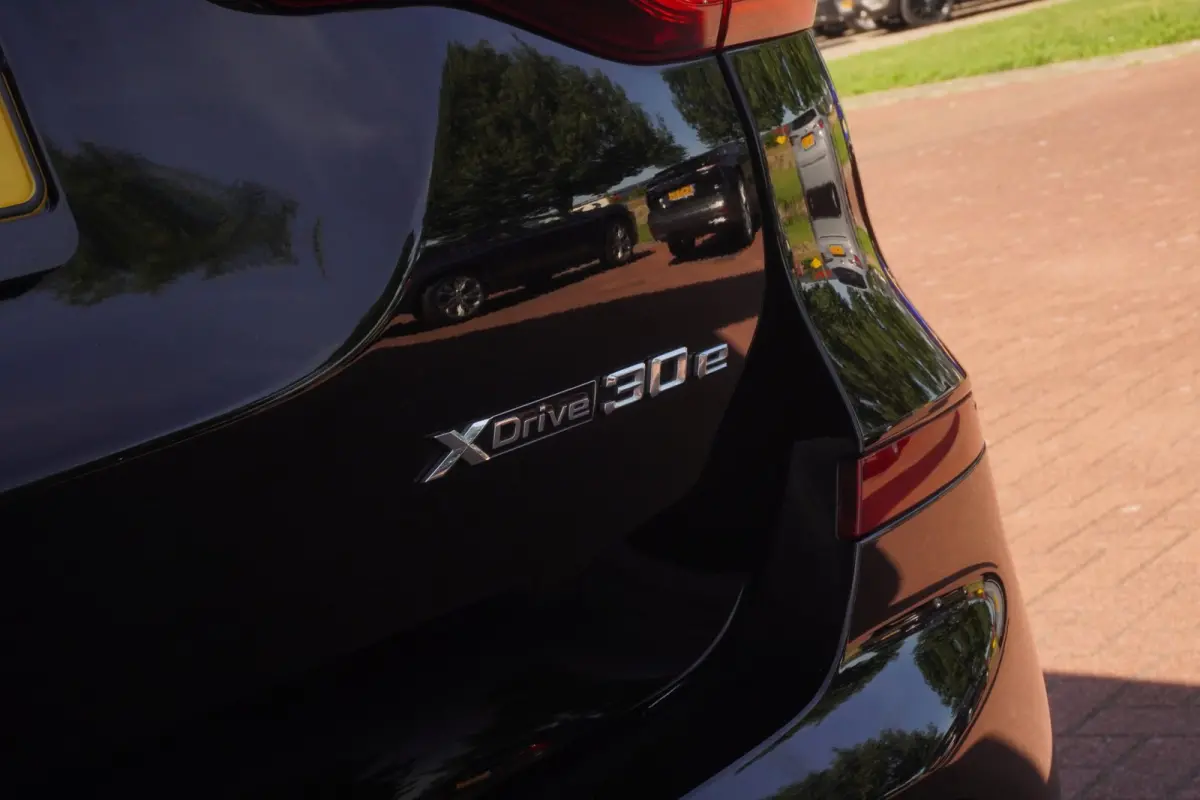 XDrive30e Business Edition Sport Plus+Led+Leder+Parking-Pack+Adaptief-Cruise+Elek-Klep+navigatie+NIEUWE BANDEN