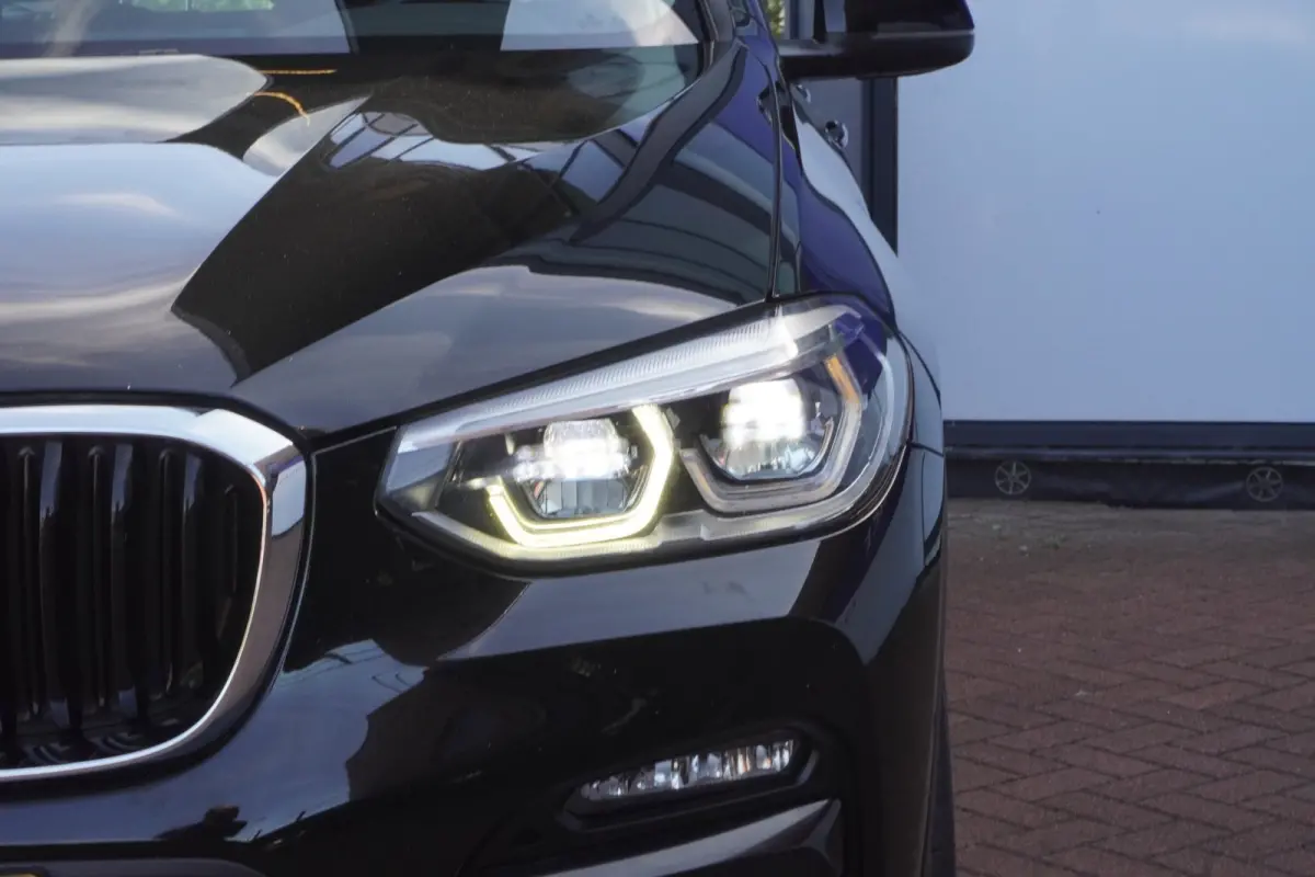 XDrive30e Business Edition Sport Plus+Led+Leder+Parking-Pack+Adaptief-Cruise+Elek-Klep+navigatie+NIEUWE BANDEN
