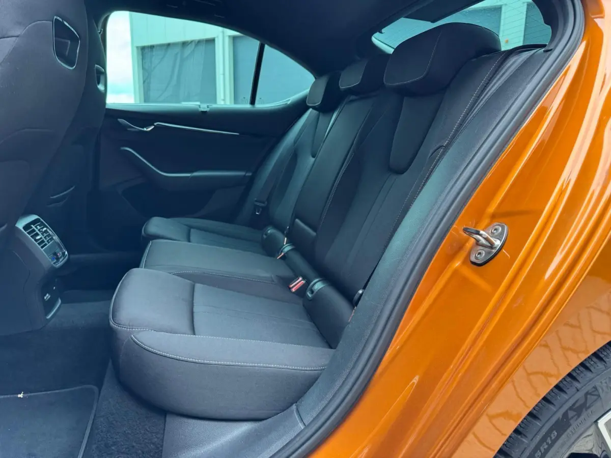 1.5 e-TSI Sport Business Automaat | Digital dashboard | Carplay | Cruise | DAB | LED | Stoelverwarming | Sensoren